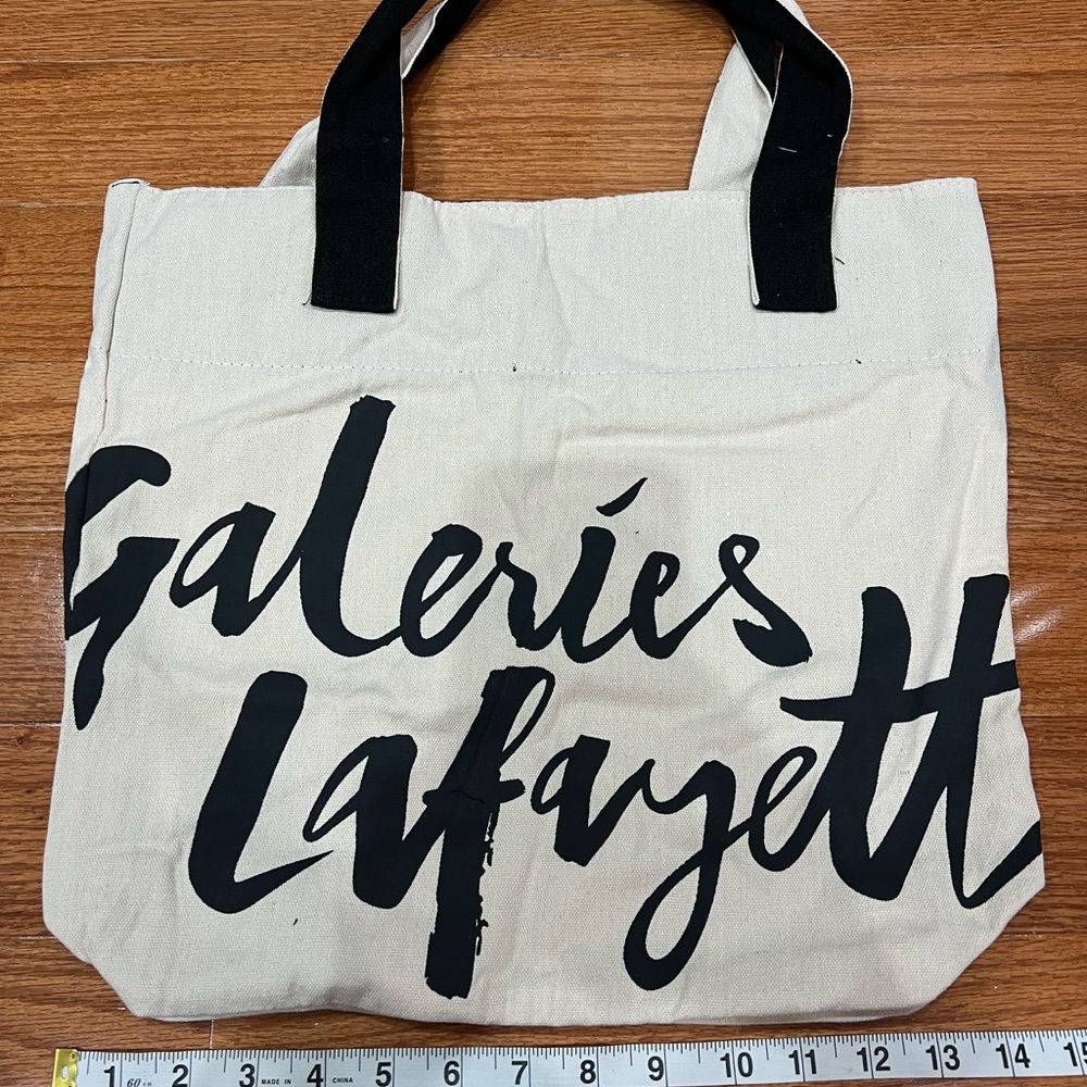 Tote bag